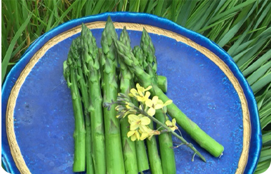 茹でたアスパラ